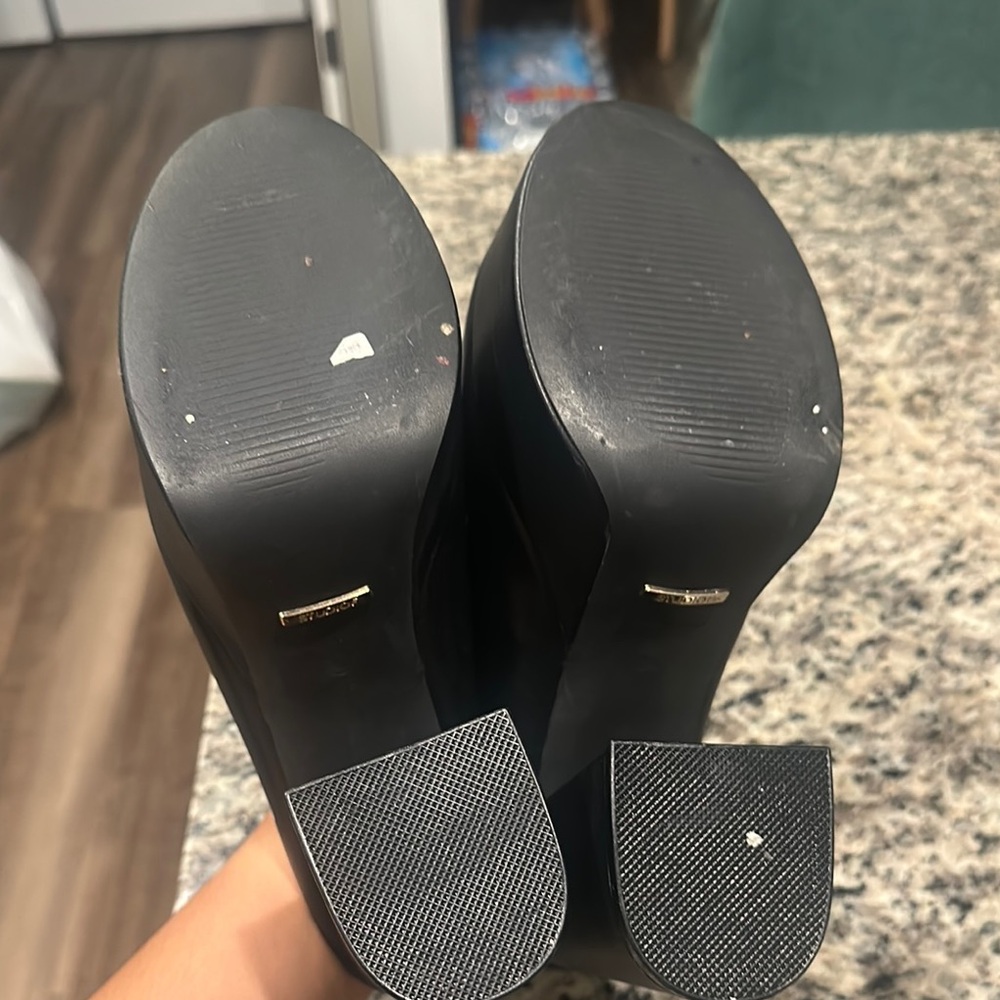 Gold Chain Black Loafers - Picture 3 of 3